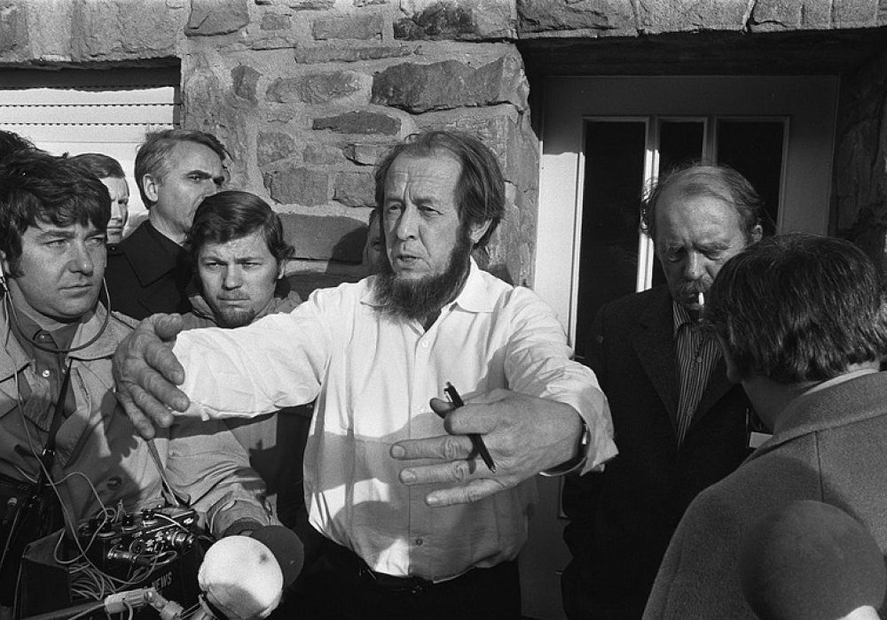 Aleksandr Solzhenitsyn Returns from Exile