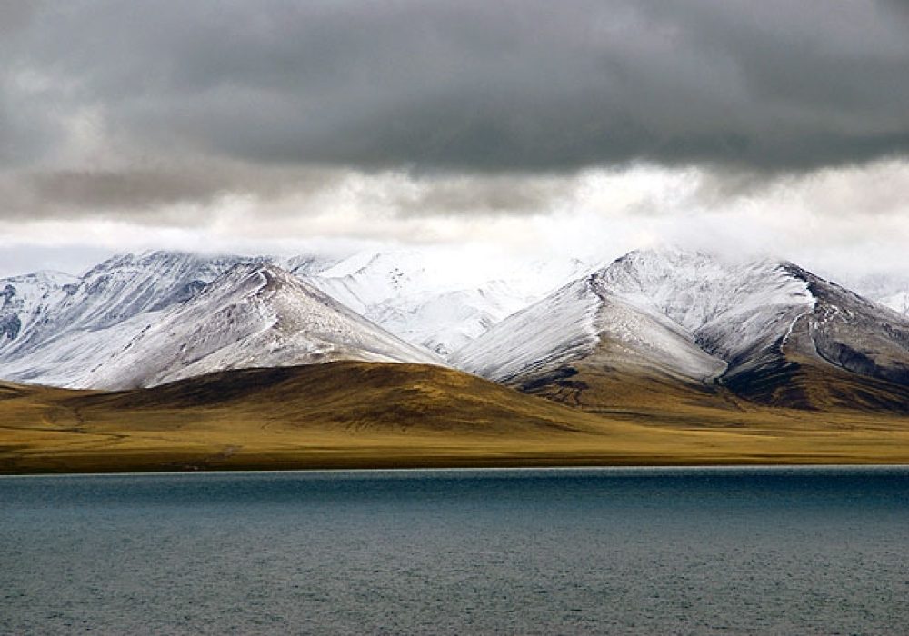 Lake Nam Tso, Tibet. CREDIT: <a href="https://www.flickr.com/photos/seyerce/329441093/" target="_blank">Ernie R</a>