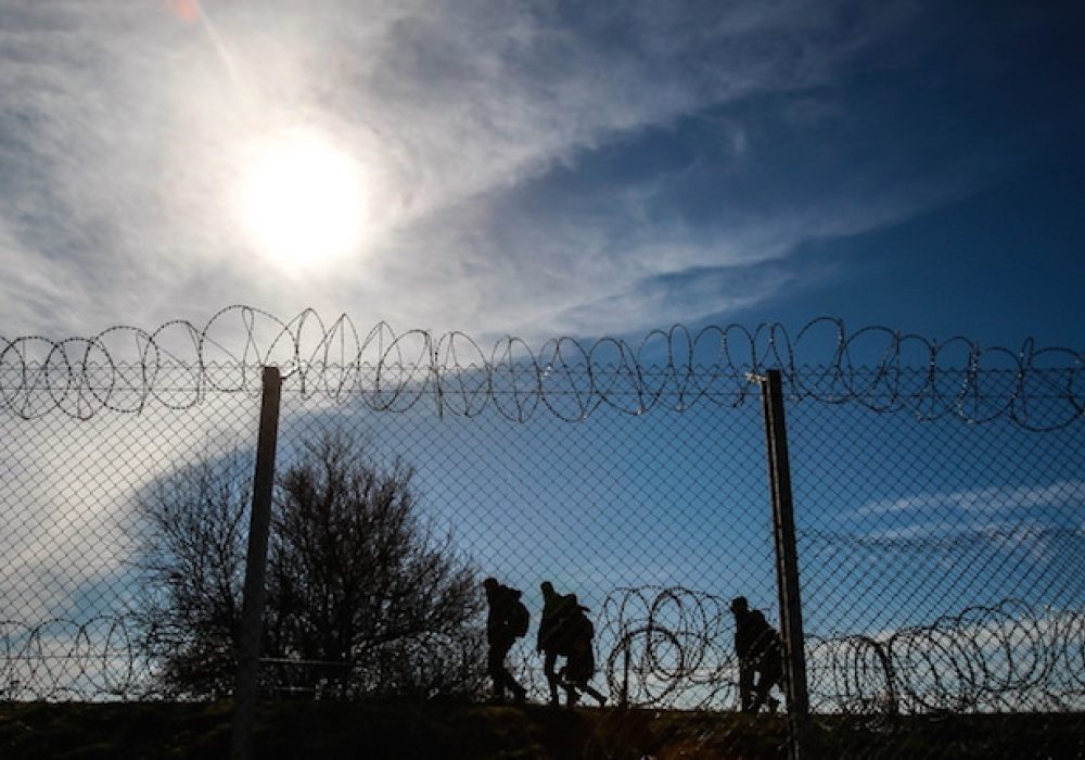 Refugees on the move. CREDIT: <a href="https://www.flickr.com/photos/diariveu/27777367306/sizes/o/"> La Veu del País Valencià</a> (<a href="https://creativecommons.org/licenses/by-nc-sa/2.0/">CC</a>)