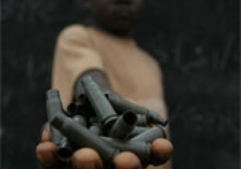 Child soldier in Central African Republic, <br>where Chadian rebels operate across <br>borders. Credits: Pierre Holtz, UNICEF, <br><a href="http://hdptcar.net/">hdptcar.net</a> (<a href="http://creativecommons.org/licenses/by-sa/2.0/deed.en">CC</a>).
