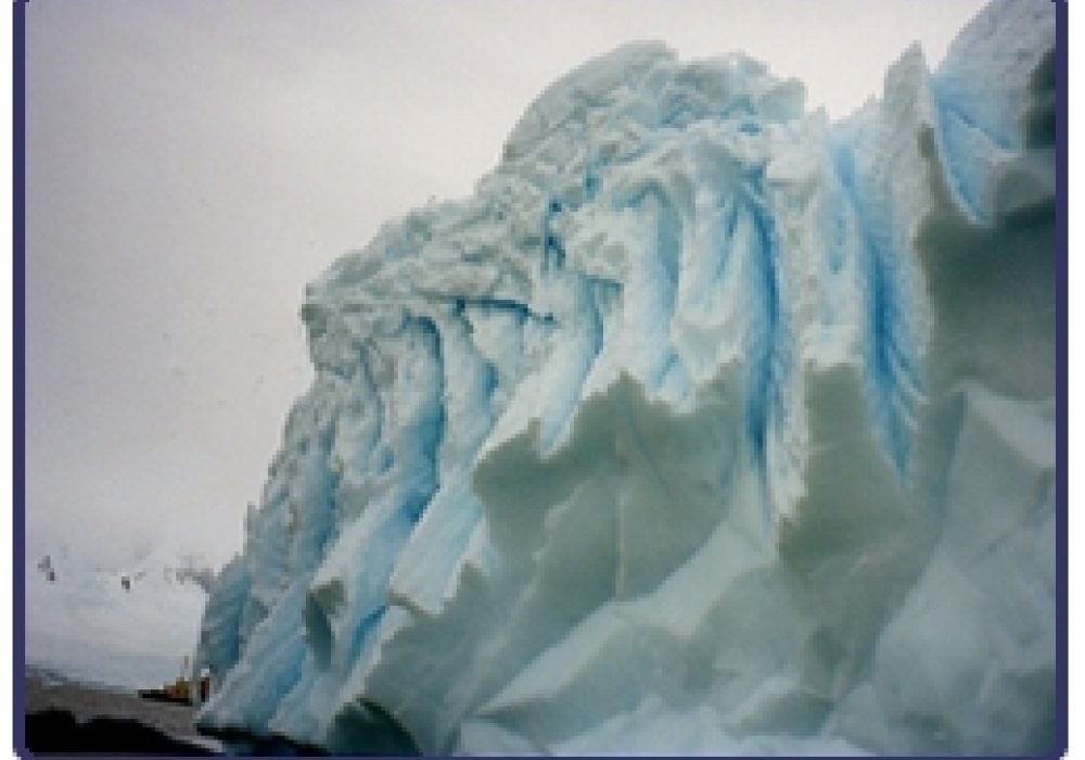 Antarctica 2001, Photo by <a href="http://www.flickr.com/photos/pathfinderlinden/160632839/" target=_blank>Pathfinder Linden</a> at Flickr