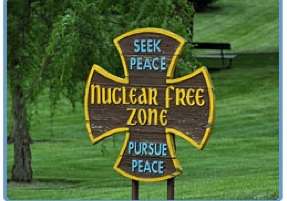 <a href="http://www.flickr.com/photos/erinmpage/4589561753/" target= _blank">Nuclear free zone</a> by Erinmarie Page  (<a href="http://creativecommons.org/licenses/by/2.0/deed.en" target=_blank">CC</a>)