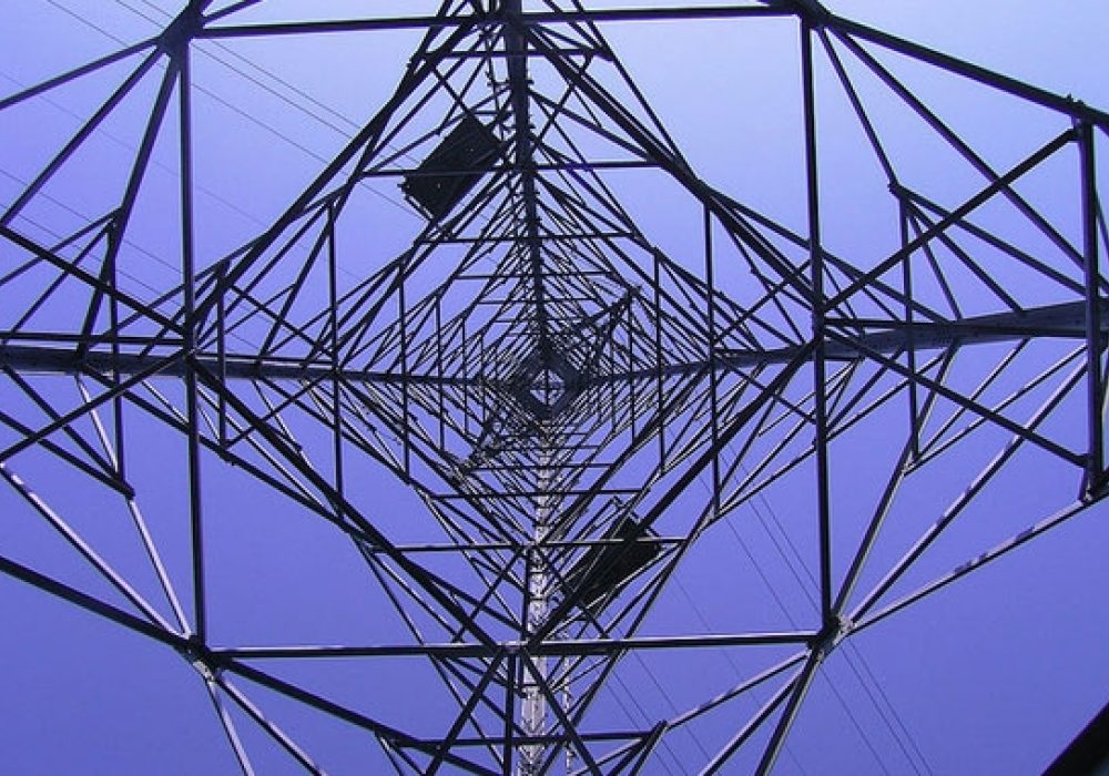 Japan power lines, by <a href="http://flickr.com/photos/wivern/39180494/">Yuki Takaku</a> (<a href="http://creativecommons.org/licenses/by-nc/2.0/deed.en">CC</a>).