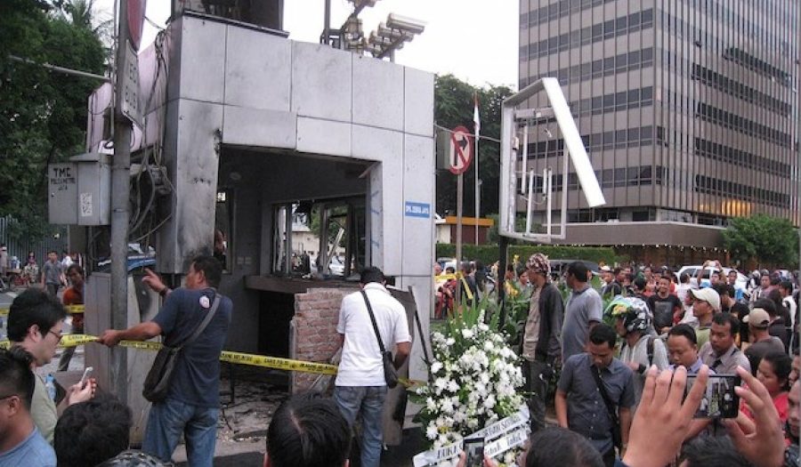 Scene of suicide bomb attack, Jakarta, January 14, 2016. CREDIT: <a href="http://tinyurl.com/zaws4r4">Gunawan Kartapranata</a>. (<a href="https://creativecommons.org/licenses/by-sa/4.0/">CC</a>)