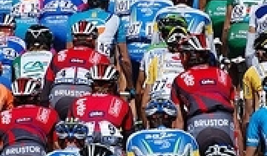 Racers at the start. Photo by <a href="http://flickr.com/photos/sylvainelies/2639408177/">Sylvain <br>Elies</a> (<a href="http://creativecommons.org/licenses/by-nc-sa/2.0/deed.en">CC</a>).