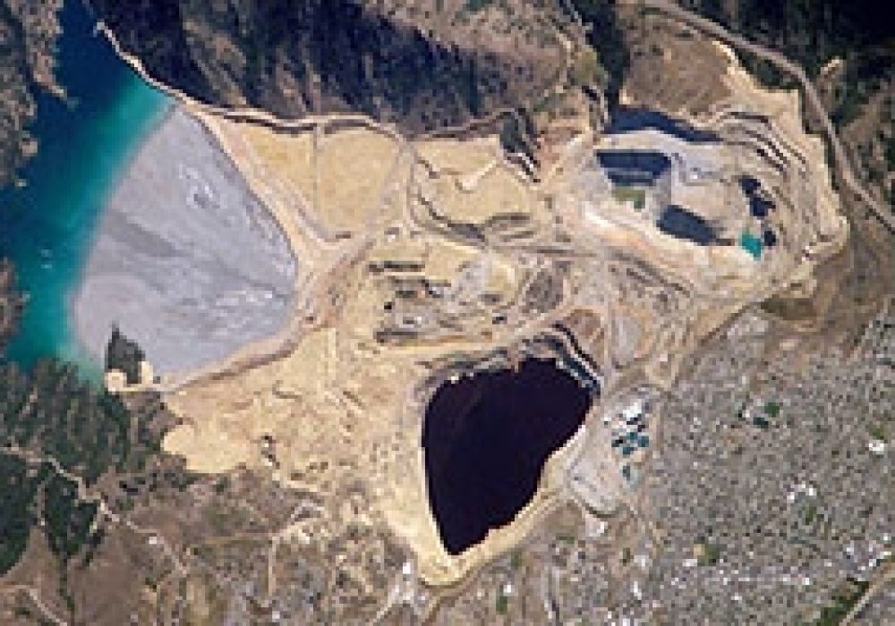 Berkeley Pit, Montana. CREDIT: <a href="http://www.nasa.gov/multimedia/imagegallery/image_feature_697.html">NASA</a> (<a href="http://commons.wikimedia.org/wiki/File:Berkeley_Pit_Butte,_Montana.jpg">wikimedia</a>)