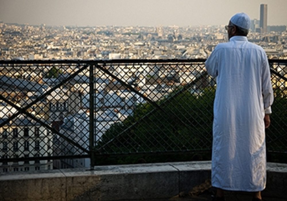 Montmartre, Paris. https://www.flickr.com/photos/francisco_osorio/4977990504