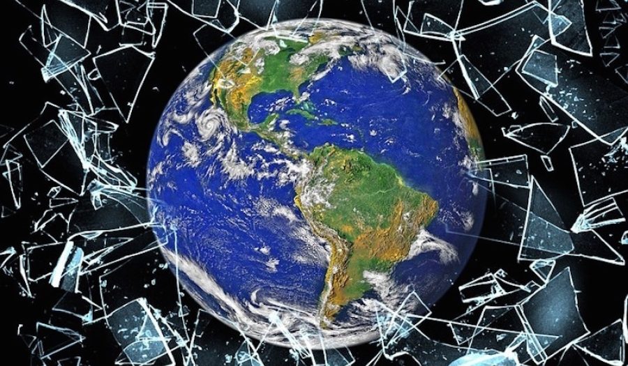 CRECIT: <a href="https://pixabay.com/en/debris-shine-earth-world-1974373/">marty1826 (Pixabay/Creative Commons)</a>