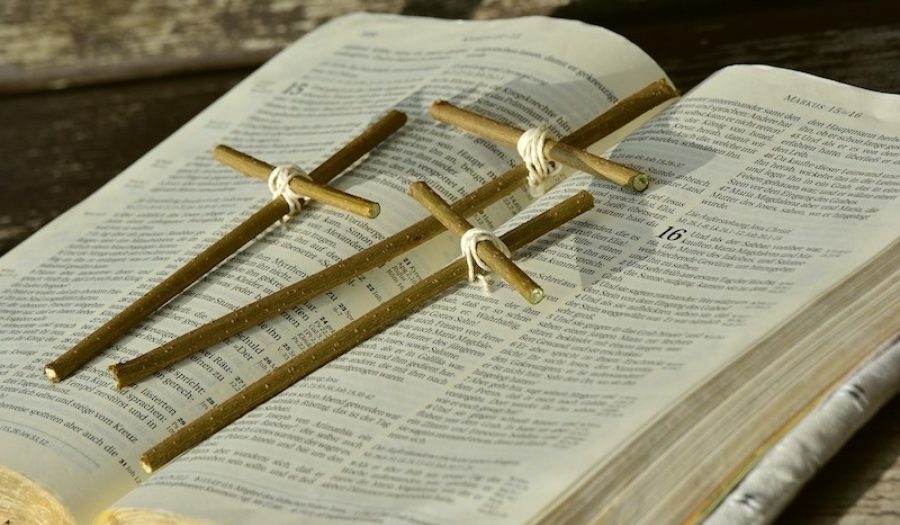 CREDIT: <a href="https://pixabay.com/photos/bible-cross-easter-good-friday-2167783/">congerdesign/Pixabay</a>